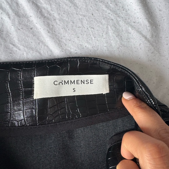 Commense Black Croc-Embossed Mini Skirt - Picture 6 of 7